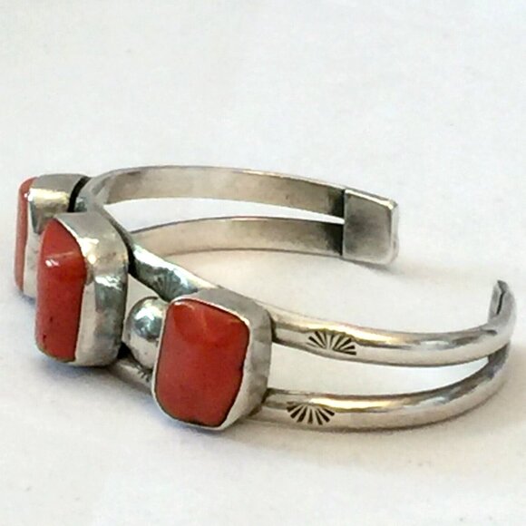VINTAGE NAVAJO RED CORAL CUFF STERLING SILVER SQUARE GEMSTONE NATIVE AMERICAN - Picture 3 of 12